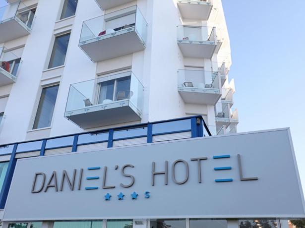 hoteldanielsriccione en offer-for-the-end-of-summer-seafront-hotel-riccione 011