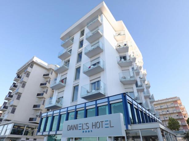 hoteldanielsriccione de angebot-erste-woche-august-in-zimmer-mit-meerblick-in-riccione 013