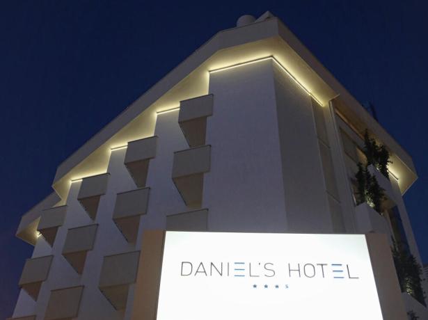 hoteldanielsriccione de angebot-mitte-juni-im-hotel-zimmern-mit-meerblick-in-riccione 011