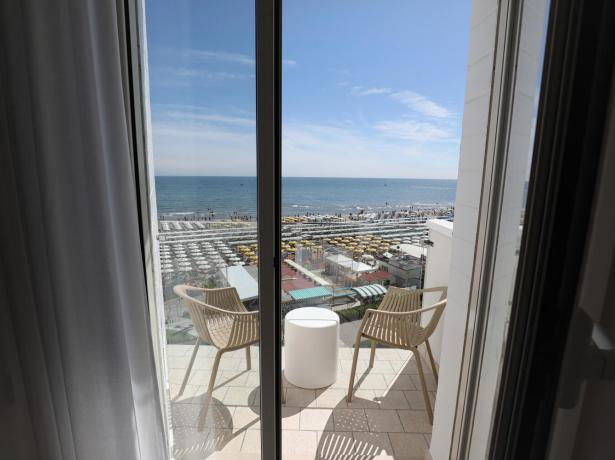 hoteldanielsriccione en offer-for-the-end-of-summer-seafront-hotel-riccione 015